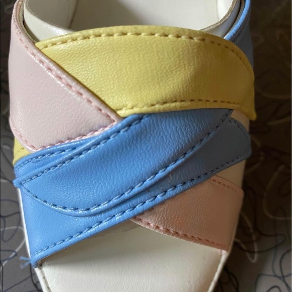Pastel Vintage Sandals - Picture 5 of 5